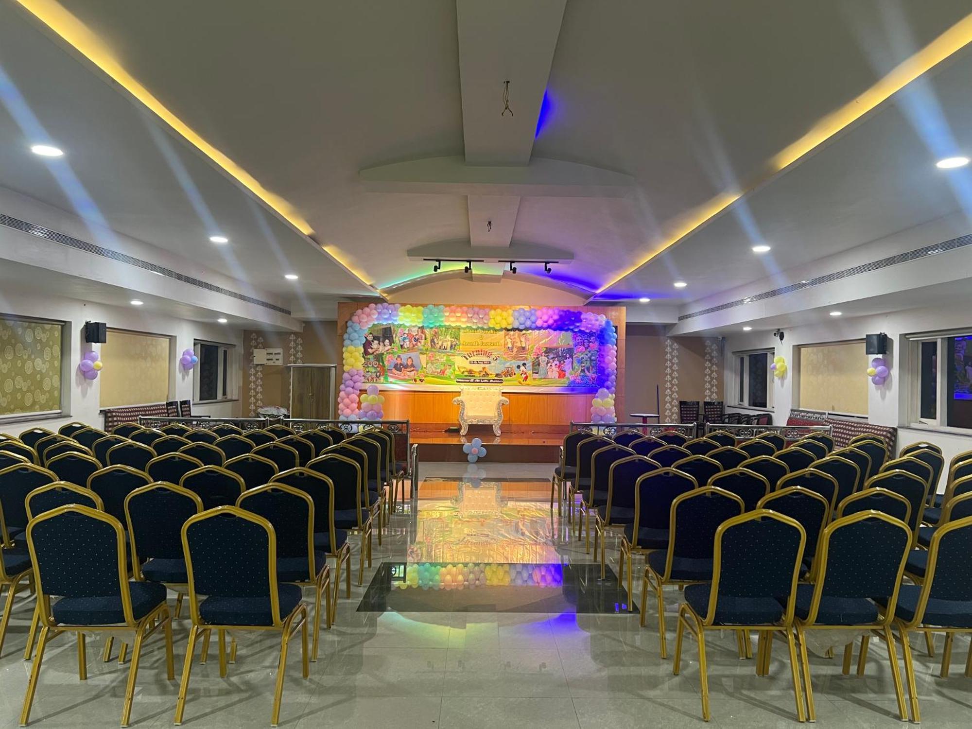 Varada Nagavali Hotel Srikakulam Extérieur photo