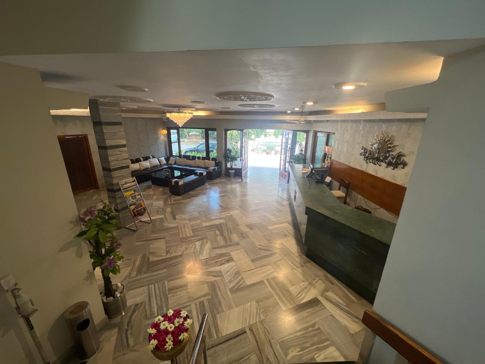 Varada Nagavali Hotel Srikakulam Extérieur photo