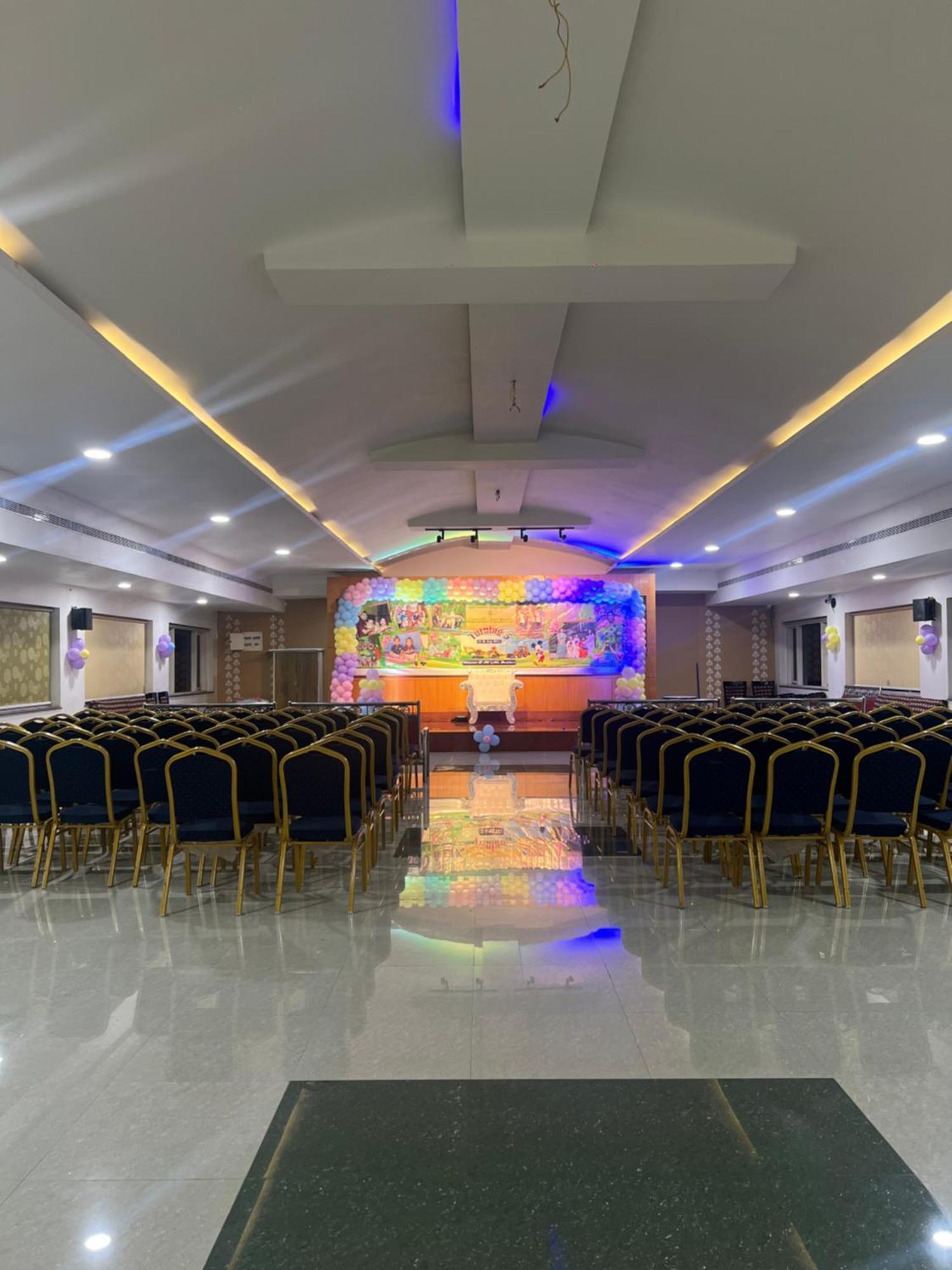 Varada Nagavali Hotel Srikakulam Extérieur photo