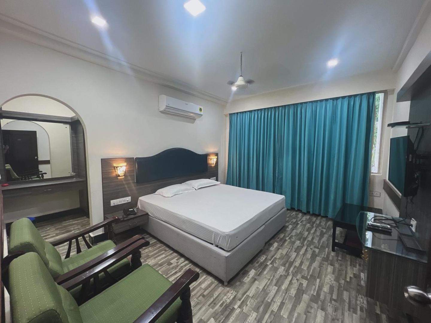 Varada Nagavali Hotel Srikakulam Extérieur photo