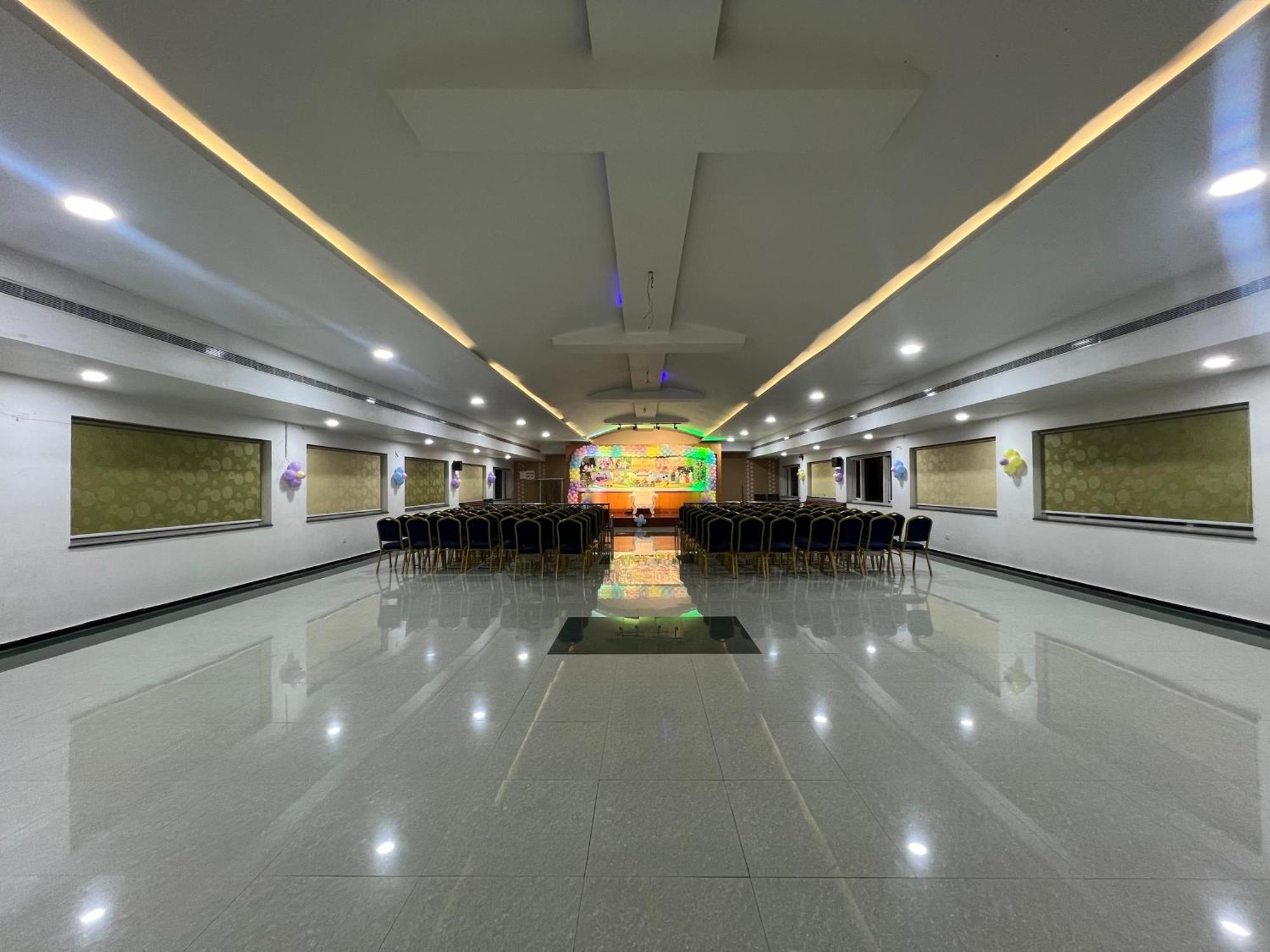 Varada Nagavali Hotel Srikakulam Extérieur photo